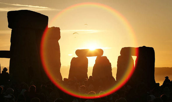 summer-Solstice-sunset-at-Stonehenge-585854
